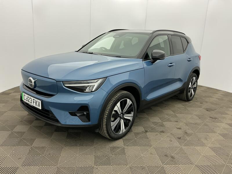 2023 VOLVO XC40