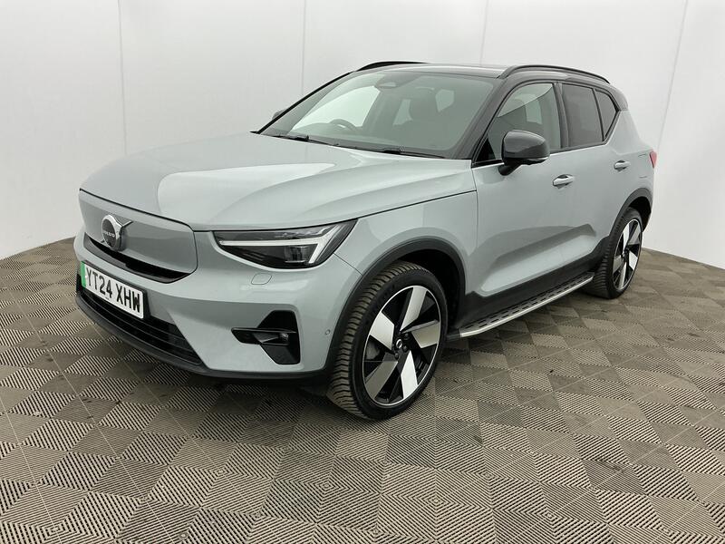 2024 VOLVO XC40