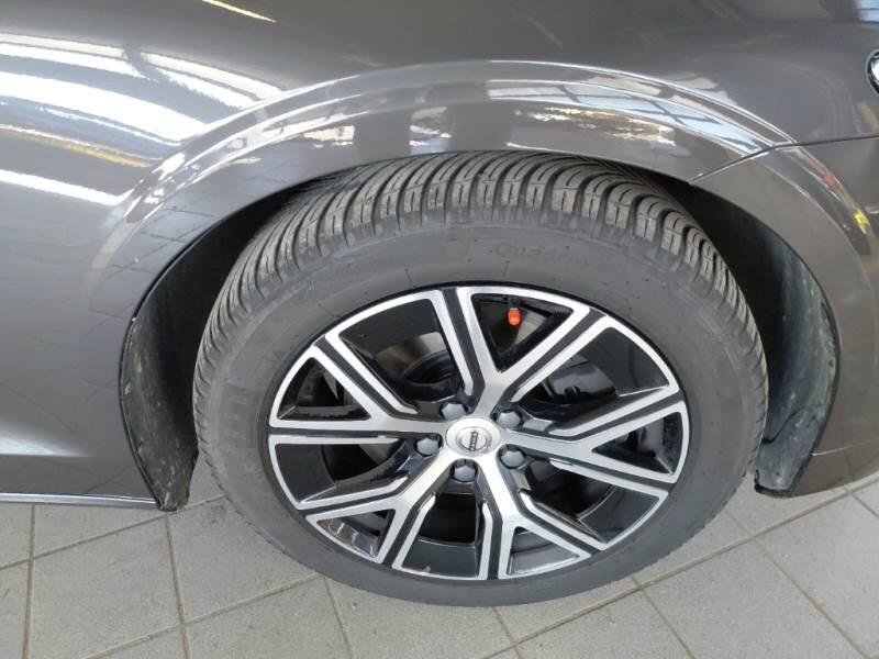 Volvo V60 STATION WAGON B4 D AUTOM. ESSENTIAL - foto 17