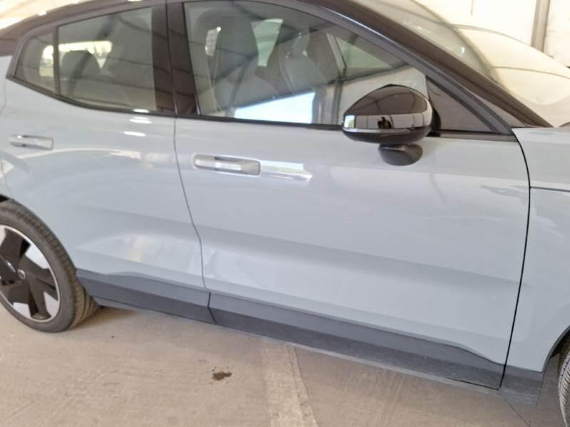 Volvo EX30 SUV SINGLE MOTOR EXTENDED RANGE PLUS - foto 35