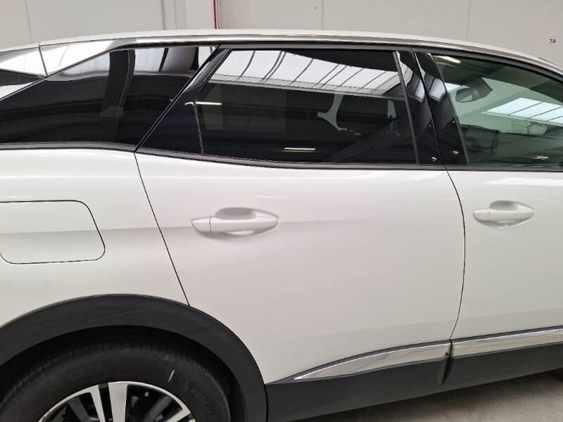 Peugeot 3008 SUV BLUEHDI 130 EAT8 SeS ALLURE PACK - foto 26