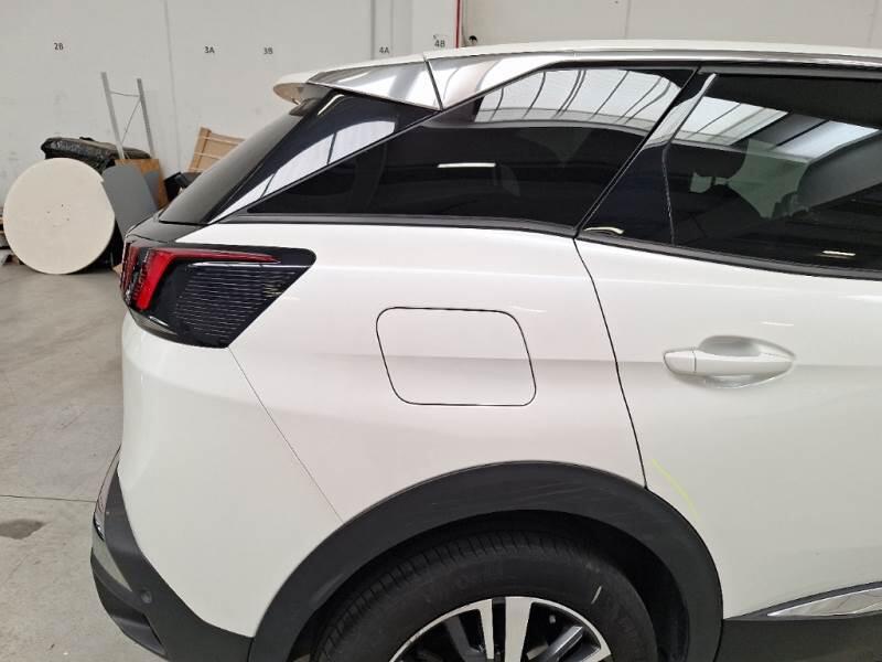 Peugeot 3008 SUV BLUEHDI 130 EAT8 SeS ALLURE PACK - foto 28