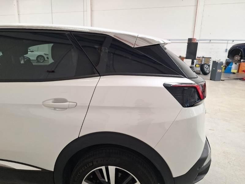 Peugeot 3008 SUV BLUEHDI 130 EAT8 SeS ALLURE PACK - foto 33