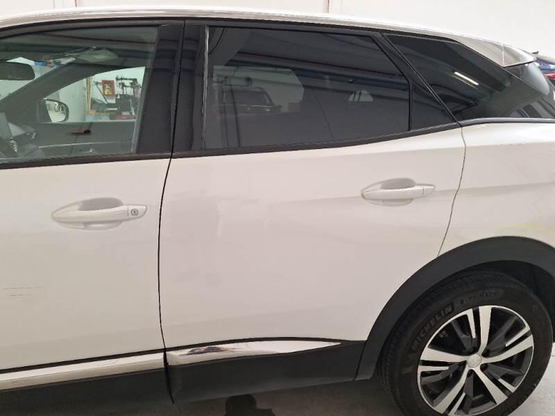 Peugeot 3008 SUV BLUEHDI 130 EAT8 SeS ALLURE PACK - foto 35