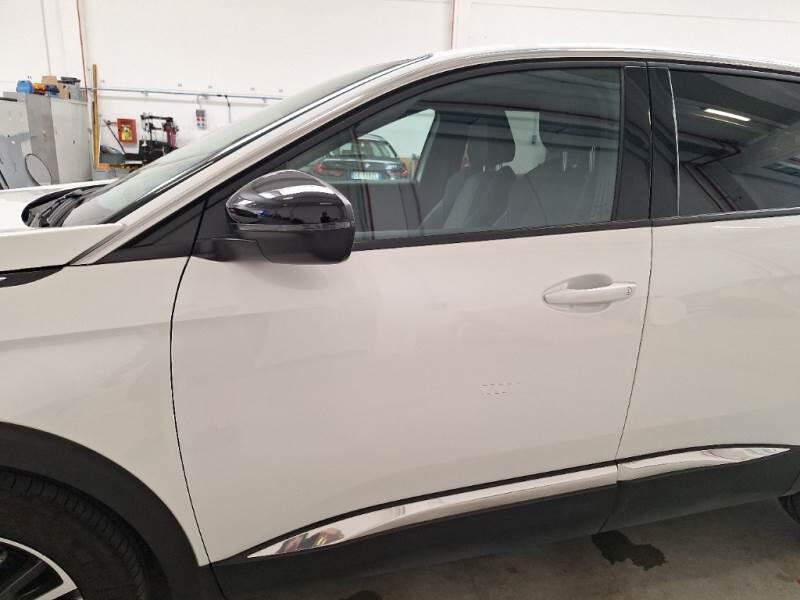 Peugeot 3008 SUV BLUEHDI 130 EAT8 SeS ALLURE PACK - foto 37