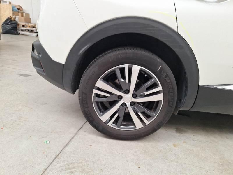 Peugeot 3008 SUV BLUEHDI 130 EAT8 SeS ALLURE PACK - foto 43