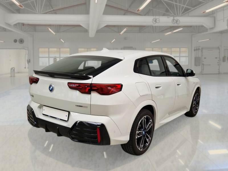 BMW IX2 SUV EDRIVE 20 M SPORT - foto 2