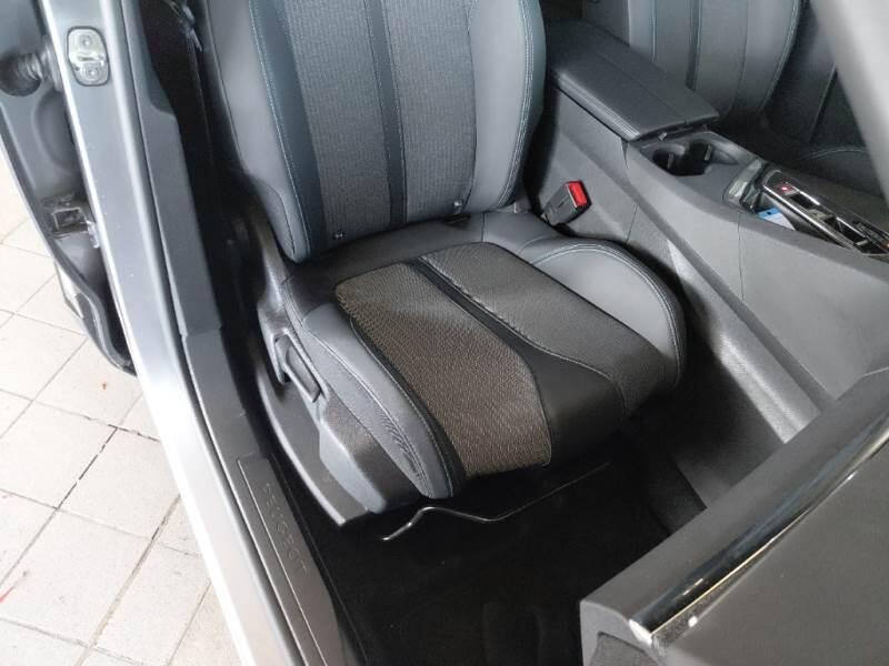 Peugeot 3008 SUV BLUEHDI 130 EAT8 SeS ALLURE - foto 14