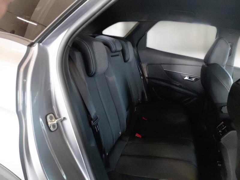 Peugeot 3008 SUV BLUEHDI 130 EAT8 SeS ALLURE - foto 15