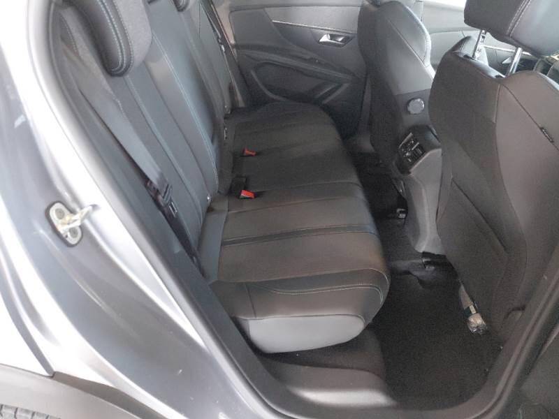 Peugeot 3008 SUV BLUEHDI 130 EAT8 SeS ALLURE - foto 16