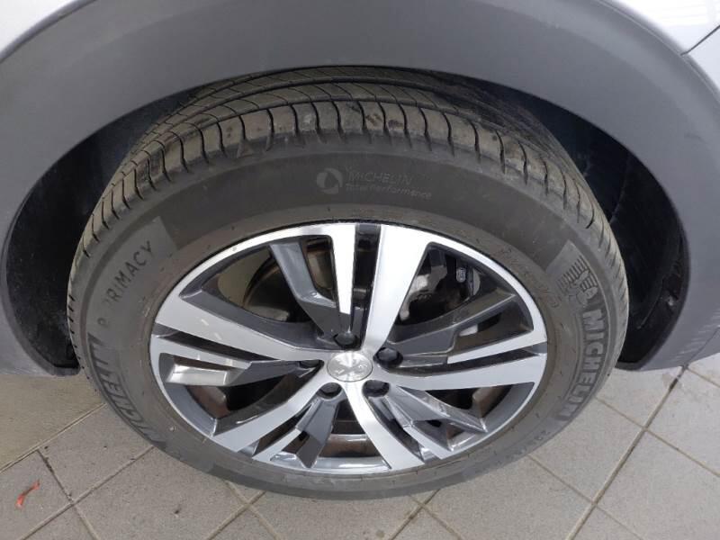 Peugeot 3008 SUV BLUEHDI 130 EAT8 SeS ALLURE - foto 17