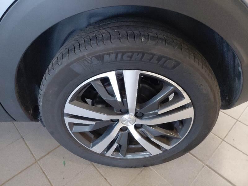 Peugeot 3008 SUV BLUEHDI 130 EAT8 SeS ALLURE - foto 19