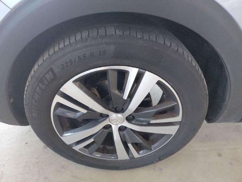 Peugeot 3008 SUV BLUEHDI 130 EAT8 SeS ALLURE - foto 20