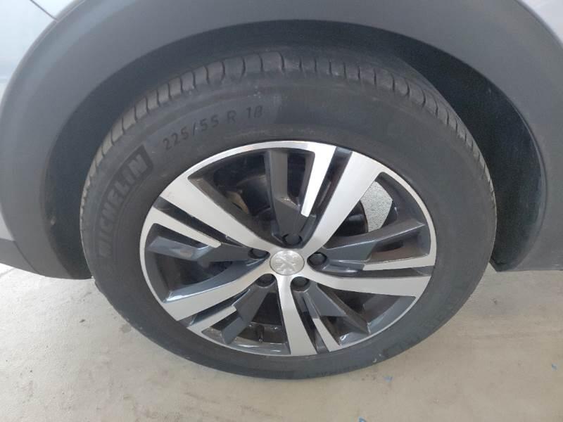Peugeot 3008 SUV BLUEHDI 130 EAT8 SeS ALLURE - foto 43