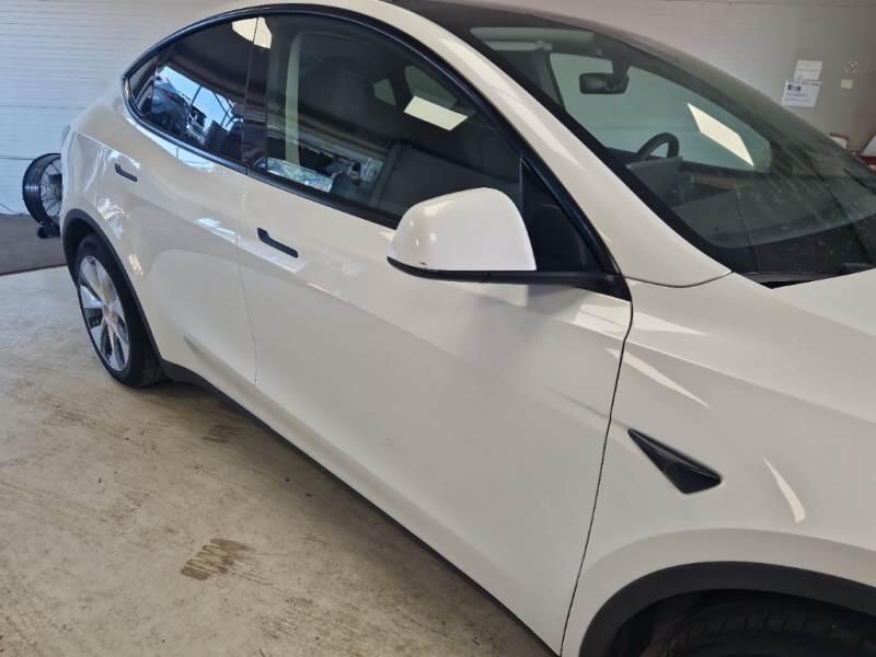 Tesla Model Y SUV 50 KWH RWD AUT. - foto 33