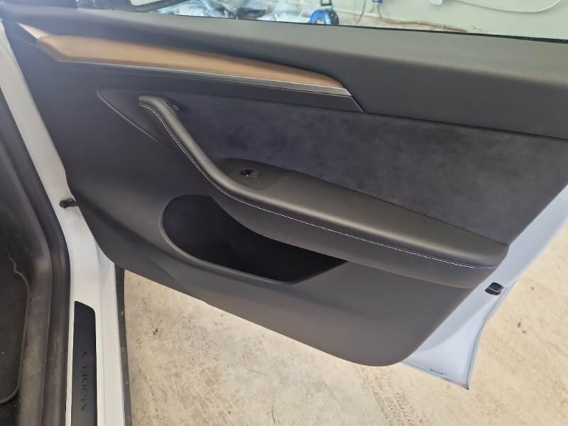 Tesla Model Y SUV 50 KWH RWD AUT. - foto 79
