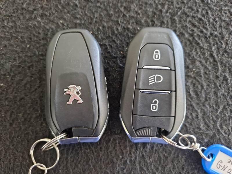Peugeot 3008 SUV BLUEHDI 130 EAT8 SeS ALLURE - foto 102