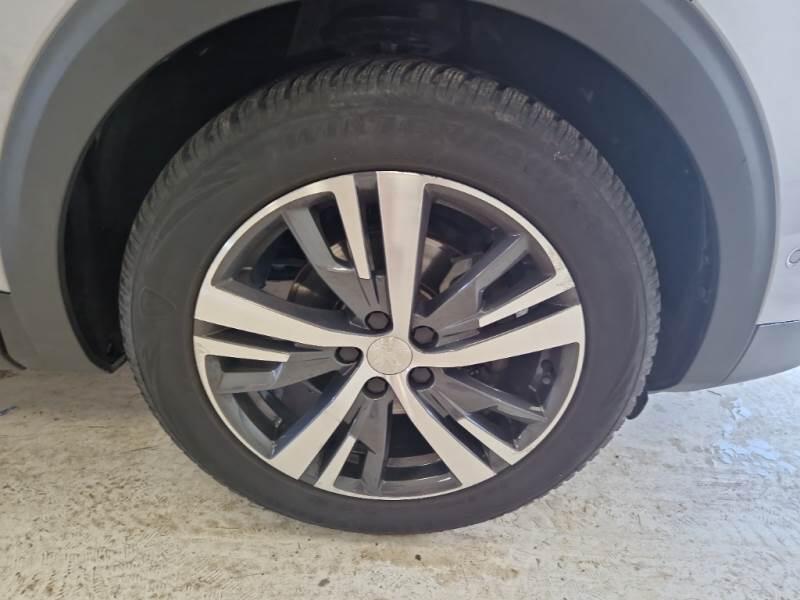 Peugeot 3008 SUV BLUEHDI 130 EAT8 SeS ALLURE - foto 33