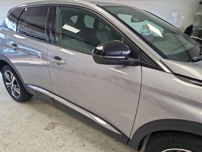 Peugeot 3008 SUV BLUEHDI 130 EAT8 SeS ALLURE - foto 35