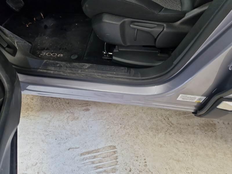 Peugeot 3008 SUV BLUEHDI 130 EAT8 SeS ALLURE - foto 62