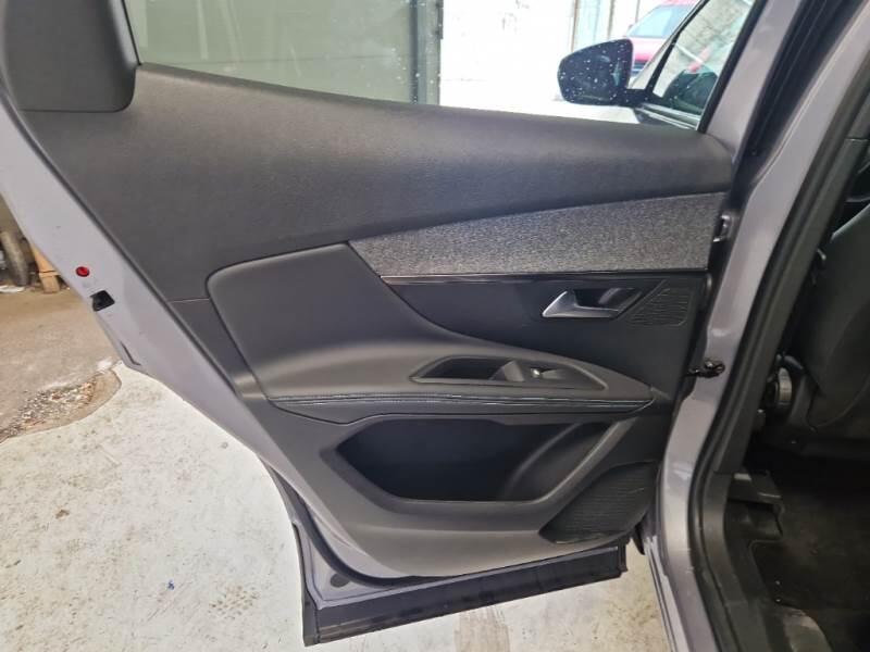 Peugeot 3008 SUV BLUEHDI 130 EAT8 SeS ALLURE - foto 69