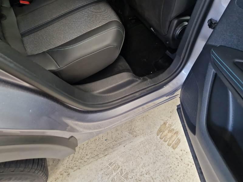 Peugeot 3008 SUV BLUEHDI 130 EAT8 SeS ALLURE - foto 86