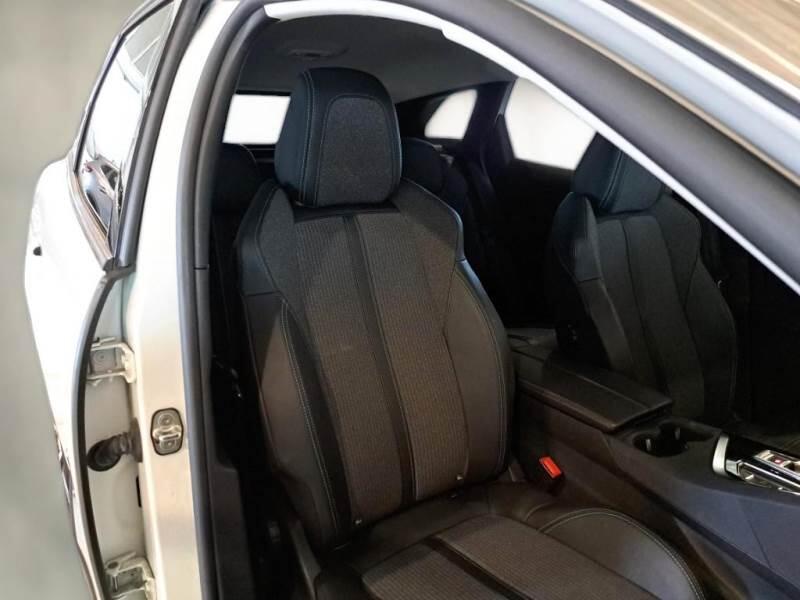 Peugeot 3008 130 EAT8 SeS ALLURE - foto 13