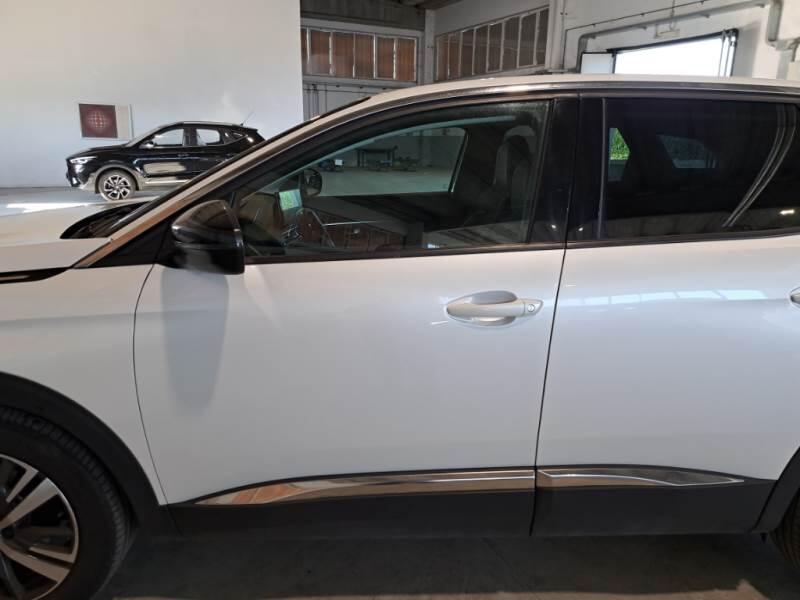 Peugeot 3008 130 EAT8 SeS ALLURE - foto 26