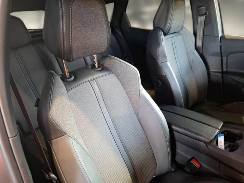 Peugeot 3008 130 EAT8 SeS ALLURE - foto 13