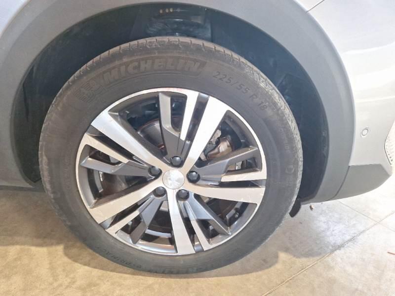 Peugeot 3008 130 EAT8 SeS ALLURE - foto 17