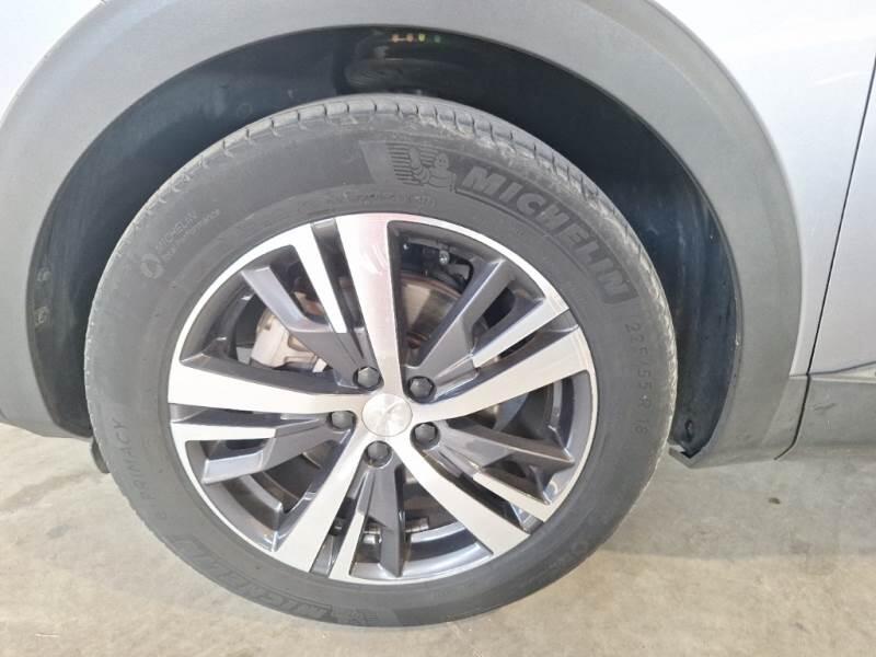 Peugeot 3008 130 EAT8 SeS ALLURE - foto 27