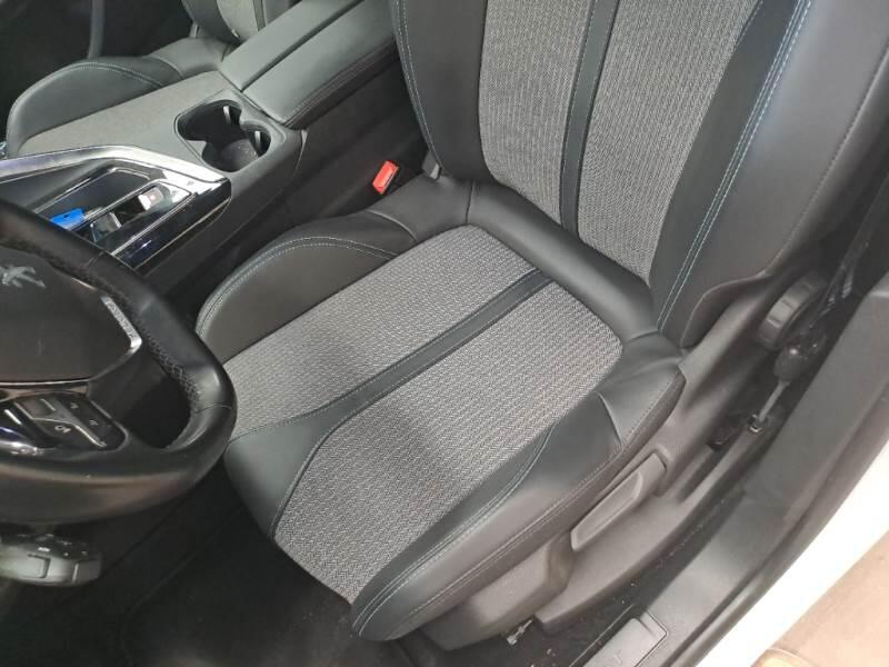 Peugeot 3008 130 EAT8 SeS ALLURE - foto 12
