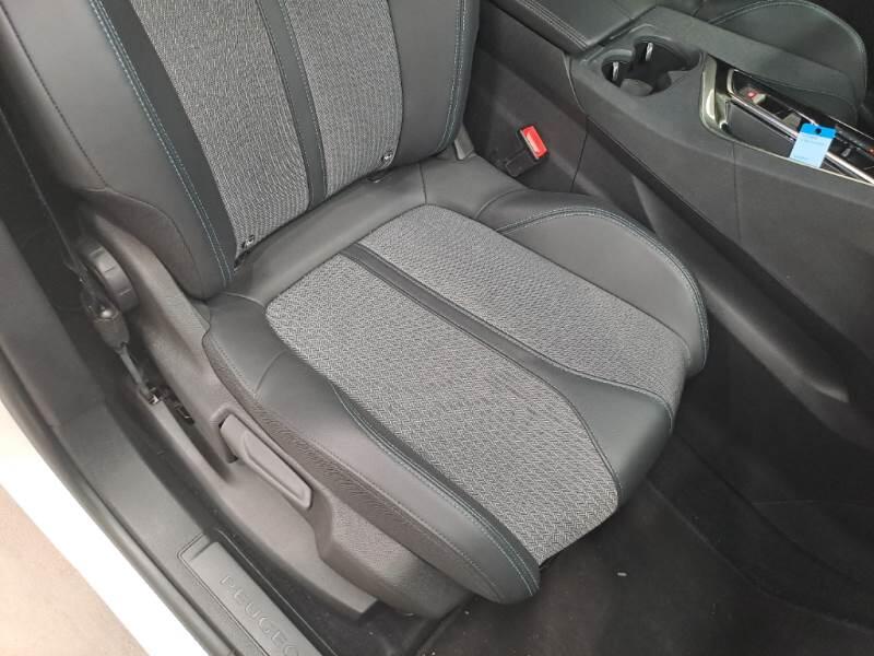 Peugeot 3008 130 EAT8 SeS ALLURE - foto 14