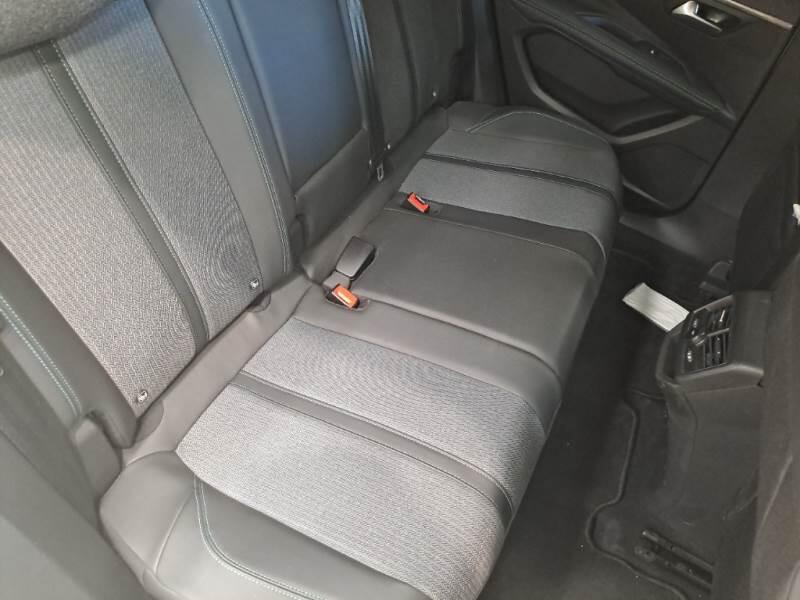 Peugeot 3008 130 EAT8 SeS ALLURE - foto 16