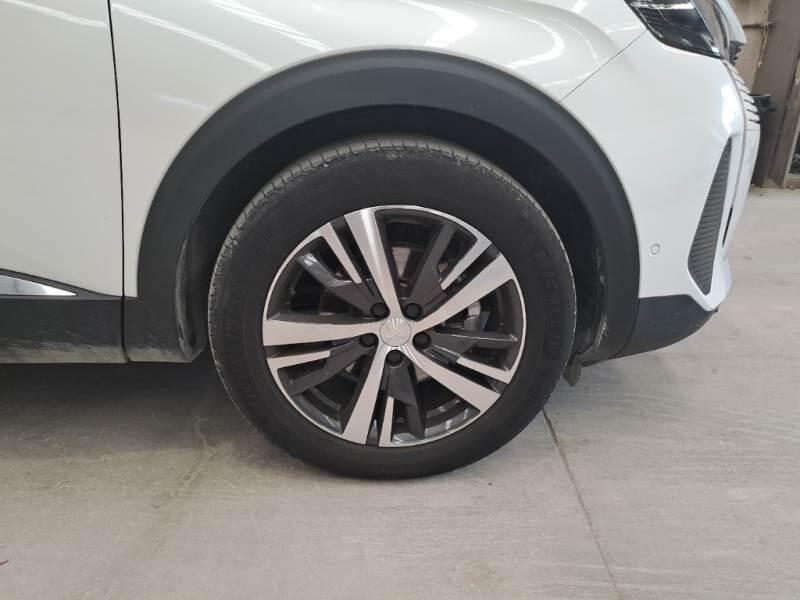 Peugeot 3008 130 EAT8 SeS ALLURE - foto 17