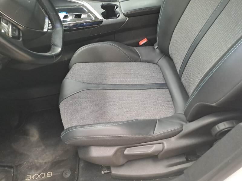 Peugeot 3008 130 EAT8 SeS ALLURE - foto 40