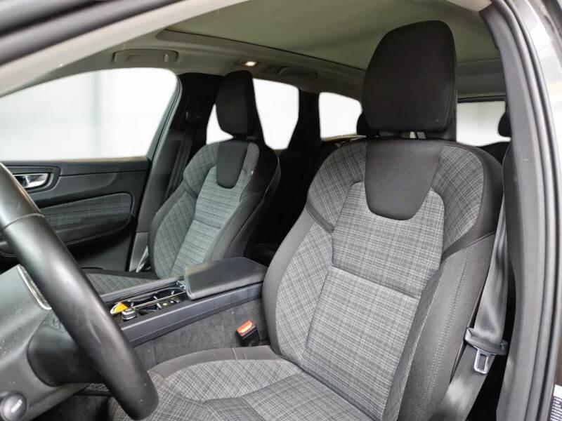 Volvo XC60 T6 PLUG-IN AWD AUTO CORE - foto 11