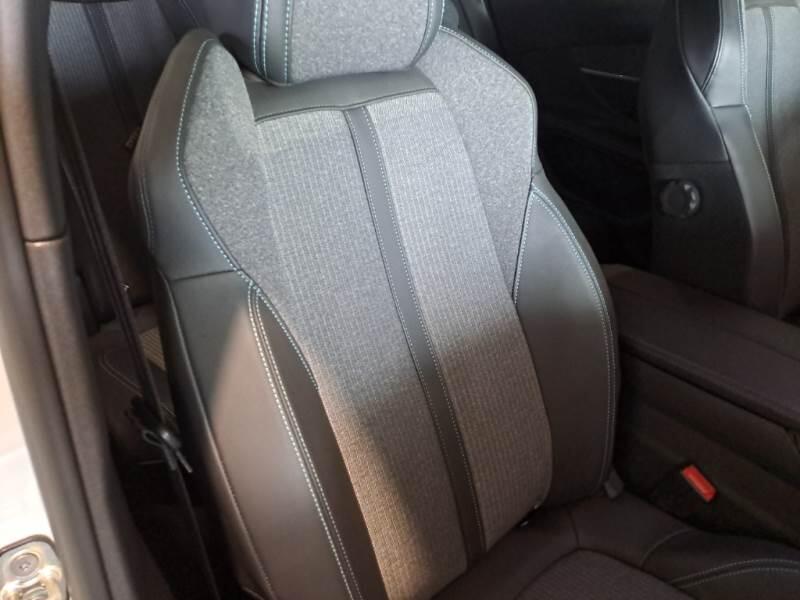 Peugeot 3008 130 EAT8 SeS ALLURE - foto 13
