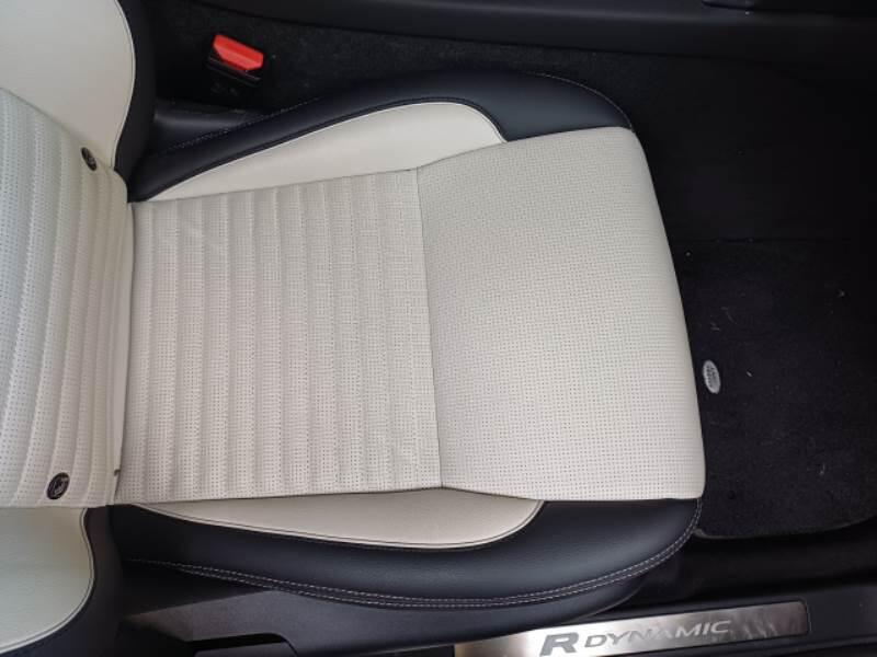 Land Rover Discovery Sport 2.0 TD4 163CV R-DYNAMIC SE 4WD AUT. - foto 14