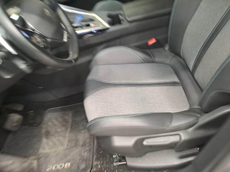Peugeot 3008 130 EAT8 SeS ALLURE PACK - foto 12