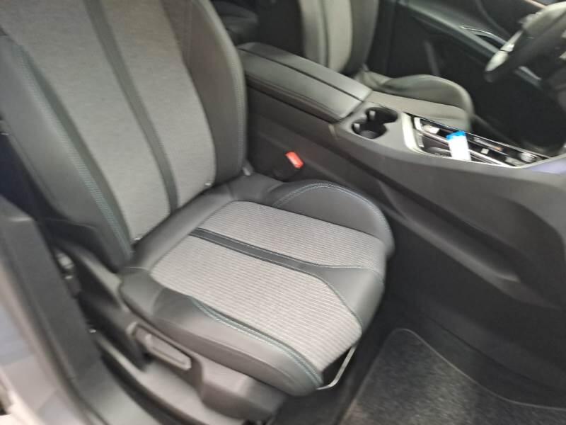 Peugeot 3008 130 EAT8 SeS ALLURE PACK - foto 14
