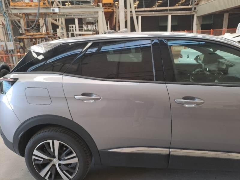 Peugeot 3008 130 EAT8 SeS ALLURE PACK - foto 42