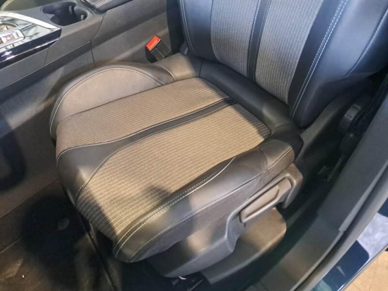 Peugeot 3008 130 EAT8 SeS ALLURE - foto 12