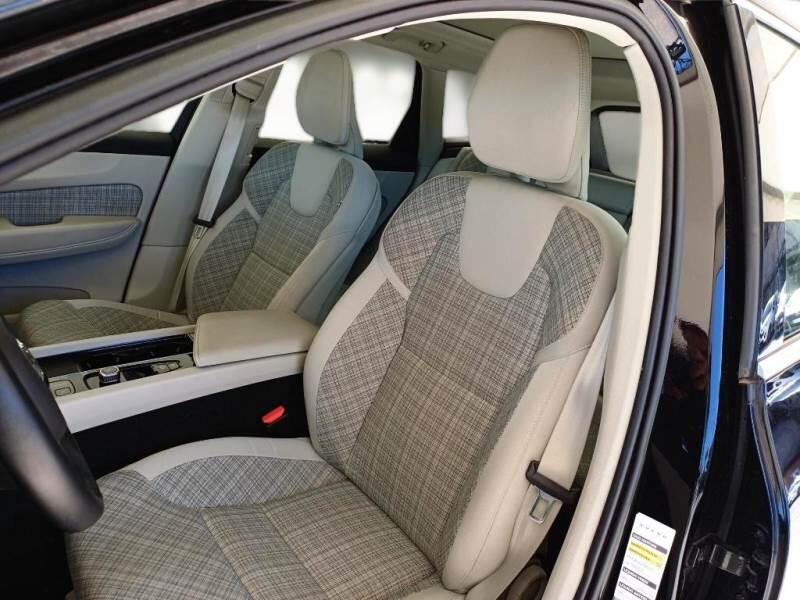 Volvo XC60 T6 PLUG-IN AWD AUTO CORE - foto 11