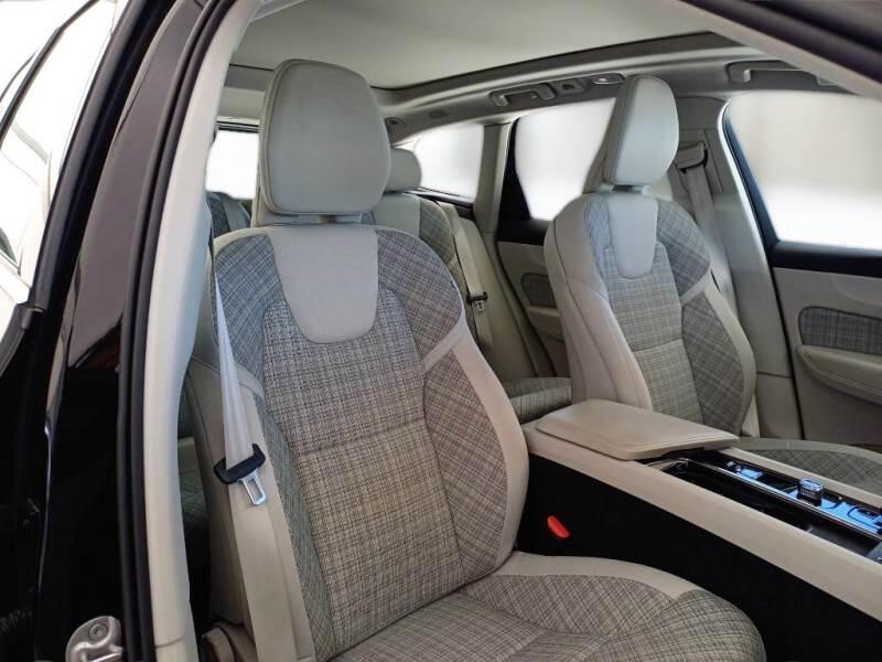 Volvo XC60 T6 PLUG-IN AWD AUTO CORE - foto 13