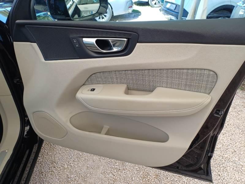 Volvo XC60 T6 PLUG-IN AWD AUTO CORE - foto 77