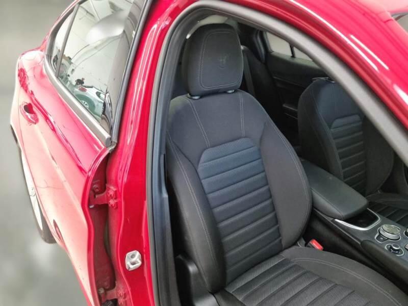 Alfa Romeo Giulia 2.2 TD 160CV SUPER AT8 - foto 13