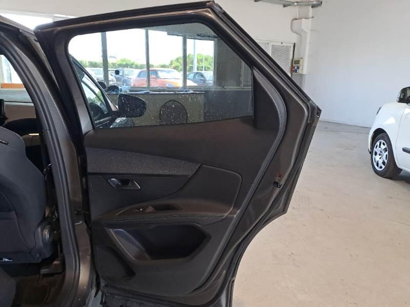 Peugeot 3008 130 EAT8 SeS ALLURE - foto 60