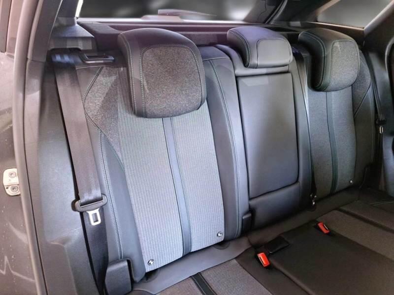 Peugeot 3008 130 EAT8 SeS ALLURE PACK - foto 15