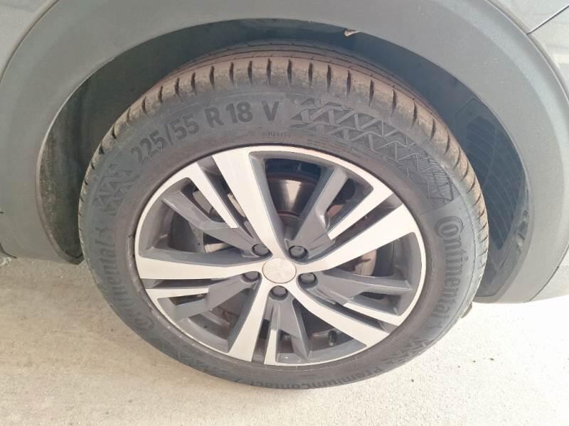 Peugeot 3008 130 EAT8 SeS ALLURE PACK - foto 17